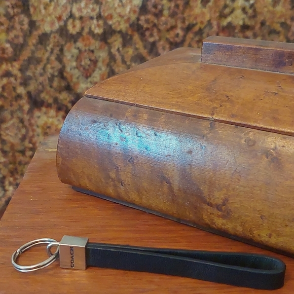 Coach leather loop key fob - Picture 1 of 8